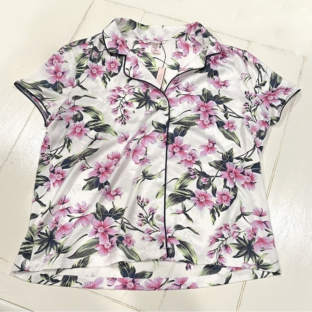 NWT Victoria’s Secret Satin Button-Front Sleep Shirt – Floral Print – Size Small